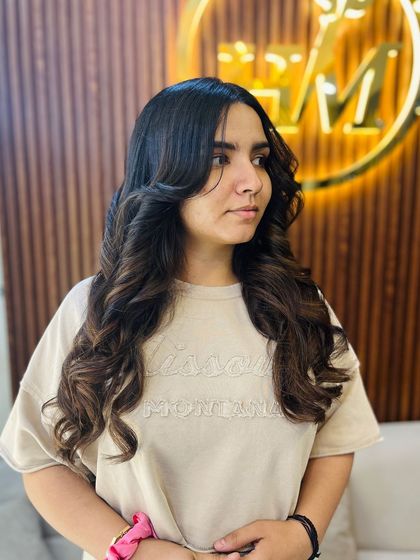 Inspired by settle brown tones, this look is perfect for those who love classic, rich colors. The deep brown is styled with soft curls to give it a timeless, elegant feel.