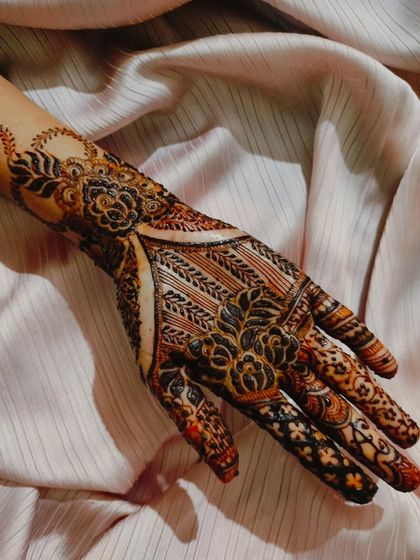 A beautifully lit photo of this intricate henna design, ready for the holy month.