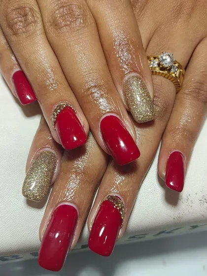 A bold and beautiful choice for a bride. This set features long, square-shaped extensions with a classic bright red, gold glitter accent nails, and delicate stone detailing.