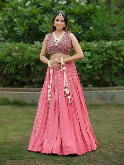 Blushing in pink and blooming with love. This bride chose a simple yet elegant white floral set to contrast with her beautiful pink lehenga for her Haldi.