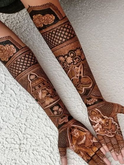 This design features a beautiful depiction of a wedding ceremony, with the bride and groom exchanging garlands.