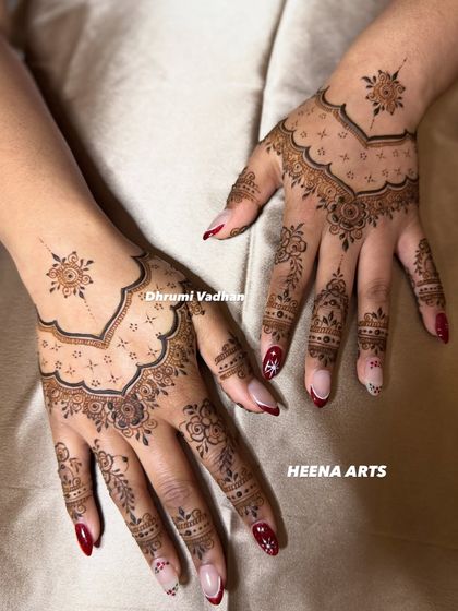 A stylish and modern design on the back of the hands, featuring a scalloped border and floral motifs.