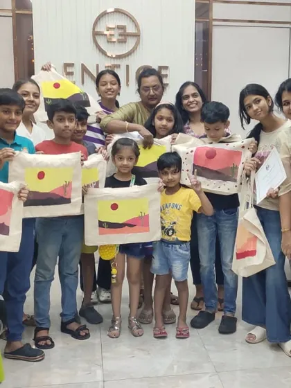Our workshops are for everyone, and we especially love hosting sessions for young artists. Look at the amazing sunset-themed tote bags these kids created during a special Children's Day event.