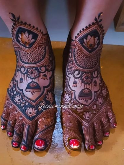 Elegant Foot Mehndi photo 6