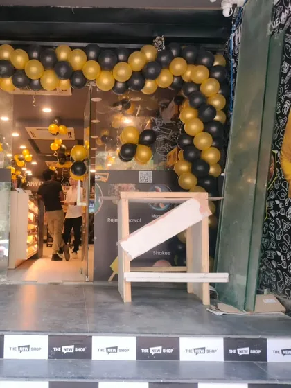 For the grand opening of The New Shop, we created this bold black and gold balloon arch. It perfectly frames the entrance, making a strong first impression and drawing people in from the street. This is how you announce that you are open for business.