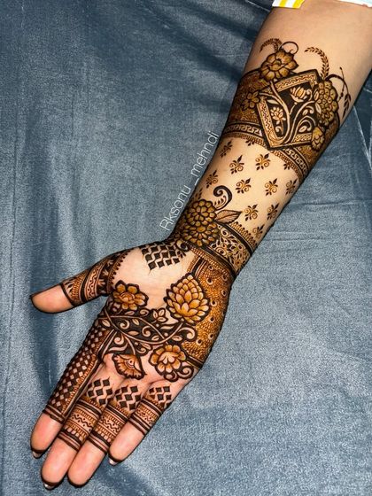 Sonu - Bridal & Wedding Mehndi Intricate Bridal Designs photo 15