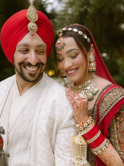 The purest smiles and unfiltered joy. This candid close-up of a beautiful Sikh couple captures the genuine emotion and connection that I strive to preserve in my wedding photography.