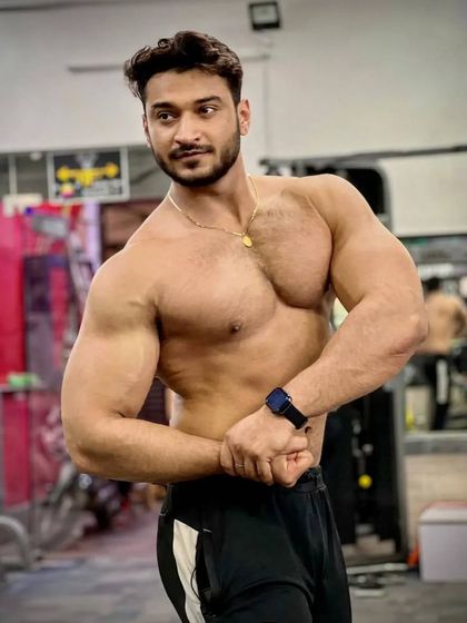 These images and videos show my day-to-day process of checking my physique, practicing various poses like the front double biceps, side triceps, and back spreads. Each one is a small step in the long journey of building a championship-level body.