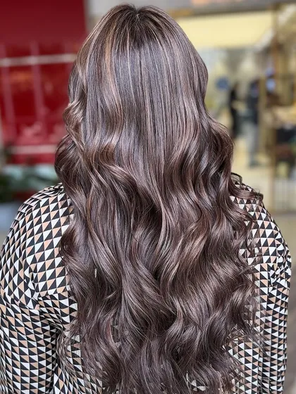 Another shot of this celebrity-style hair color, showing the rich tones and beautiful waves.