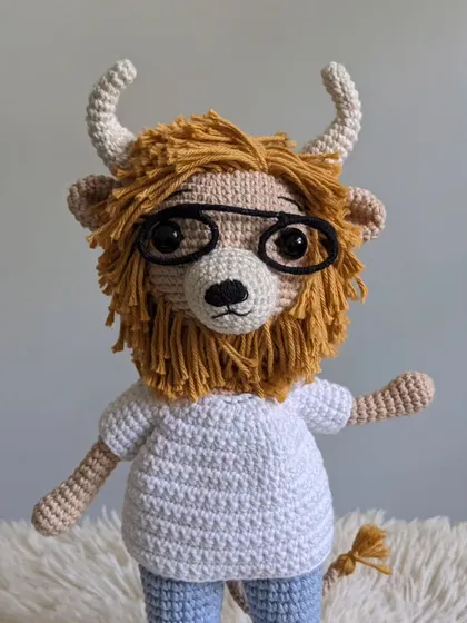 A close-up of the Lion King doll wearing glasses.