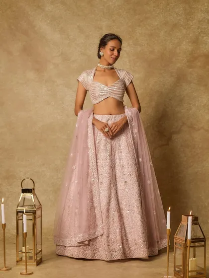 A client looks stunning in a dusty pink lehenga by Masumi Mewawalla, a piece that blends tradition with modern innovation.