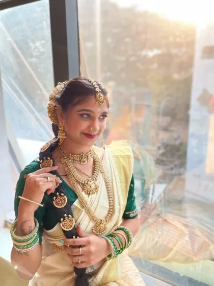 Mastering bridal hairstyling is a cornerstone of our program. This traditional South Indian bridal look, created by one of our students, features an intricate Jada braid, beautifully adorned with classic hair jewelry, showcasing advanced styling skills.