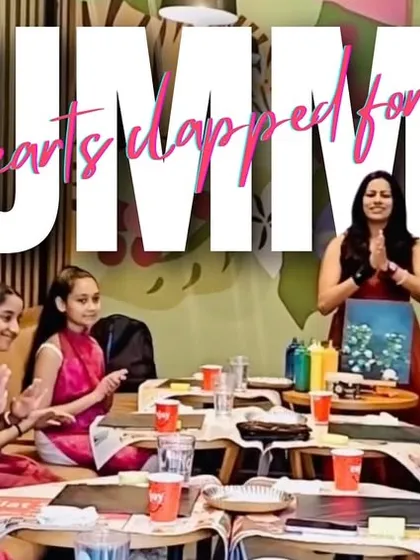 All hearts clapped for Mumma. This picture captures the beautiful moment when everyone appreciated the creative mind behind Brushes & Brew's beautiful photos.