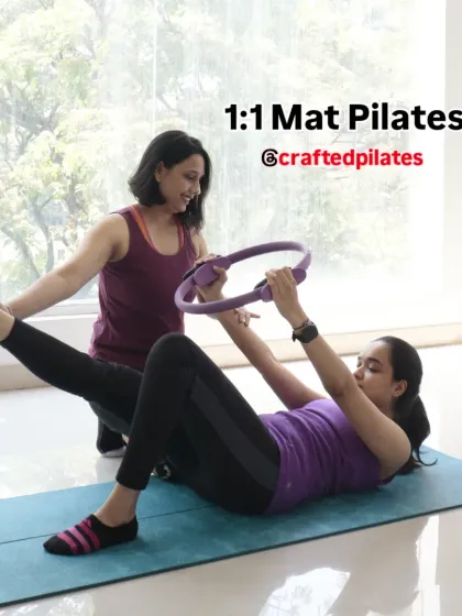 A one-on-one Mat Pilates session in my studio. Using props like the Pilates ring, I help clients deepen their core connection and precisely target specific muscle groups for a more effective workout.