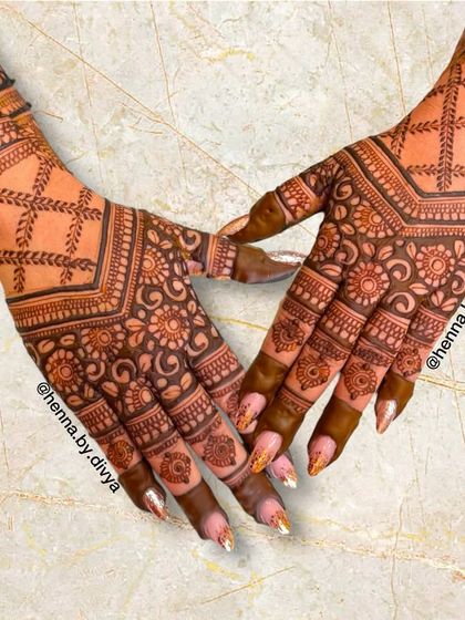 Elegant Back Hand & Minimalist Art photo 41