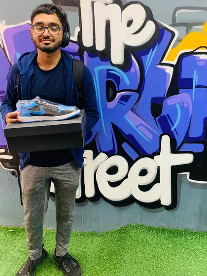 Another satisfied customer with his new Jordans. Thanks for the support!