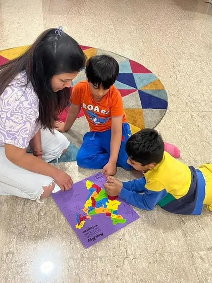 Learning the different states of India with a fun floor puzzle. We make geography interactive and collaborative.