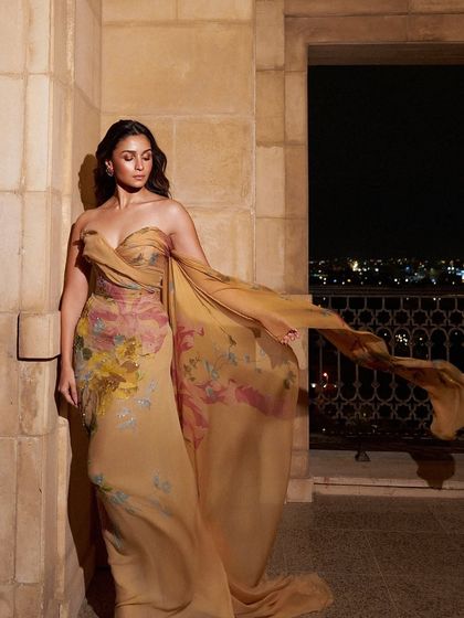 Alia Bhatt against the evening skyline, looking absolutely stunning. The nails I designed for her were the perfect accessory for this magical moment.