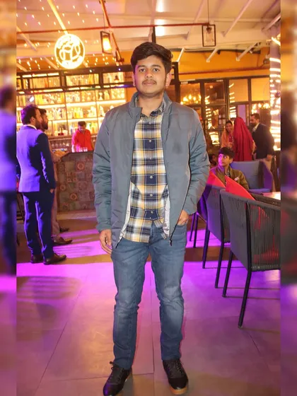 A full-length portrait of a guest at an evening event. I capture both close-up and wider shots to give you variety.