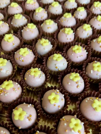 I had the honor of handcrafting these adorable mini desserts for Louis Vuitton. These are delicate cake truffles with a pink coating and tiny yellow sugar flowers.