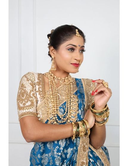 An elegant side profile in the blue brocade Nauvari.