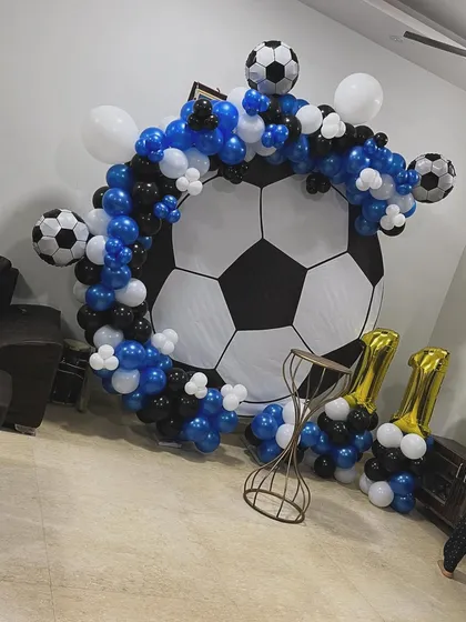 The completed football-themed balloon decoration, perfect for a young sports fan's birthday.