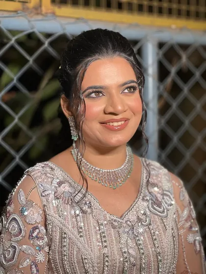 Another lovely portrait, highlighting her radiant smile and elegant jewellery.