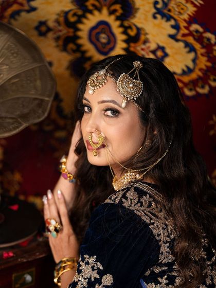 A gorgeous Mughal-inspired look created for a portfolio shoot using our jewellery. The passa, choker, and nath add a touch of royal elegance.