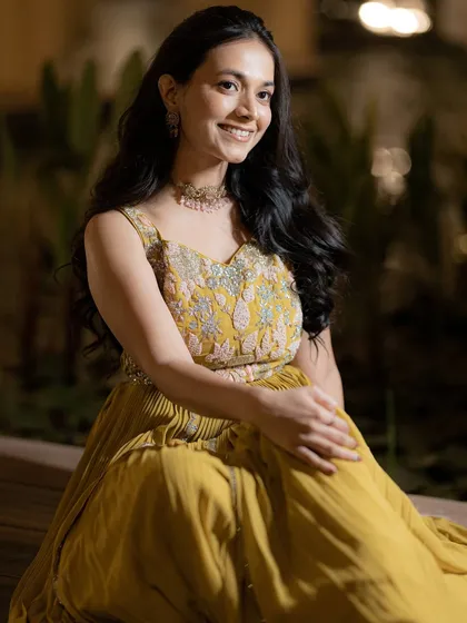 A minimal makeup look for a bride who wanted a very natural approach for her Mehendi.