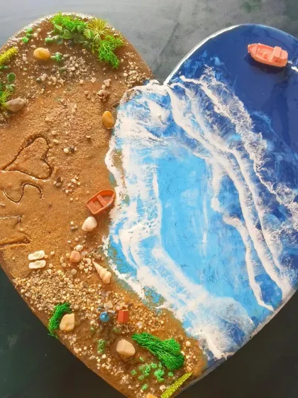 The full view of the heart-shaped ocean art, a perfect romantic keepsake.