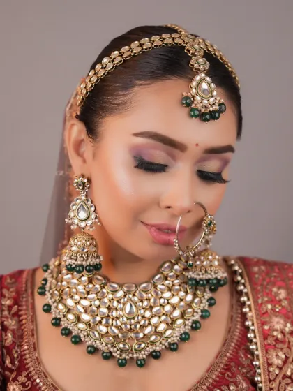 This image demonstrates a luminous skin finish, a highly requested bridal look. I teach the techniques of layering products to achieve a glow that lasts all day without looking oily.