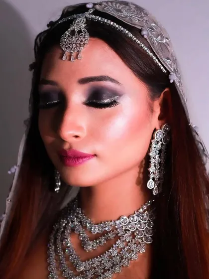 A dramatic silver glitter liner over a black smokey eye. This is a perfect example of how to use colored liners for a glamorous party look.