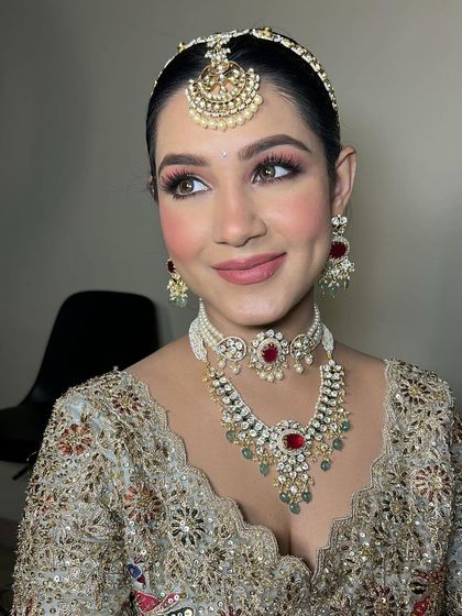 A final, elegant portrait. This look is a testament to the fact that sometimes, less is more when it comes to bridal makeup.