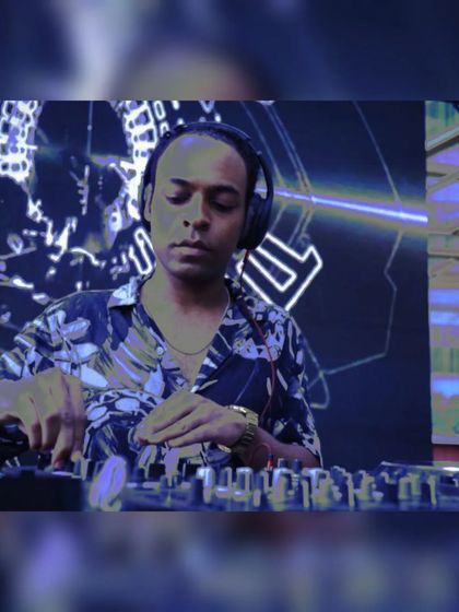 Josh B - DJ Services Techno & House Sets photo 11