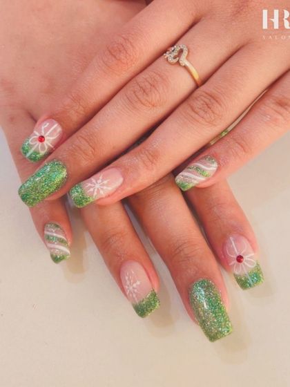Sparkle and shine for the holidays. This festive set combines sparkling green glitter tips with hand-painted snowflake and candy cane designs for a fun and cheerful look.