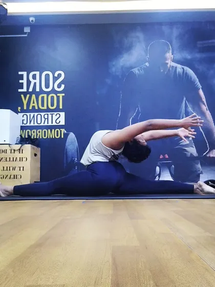 A side-bending variation of Hanumanasana (Full Split). Adding a lateral stretch to this deep hip opener intensifies the pose and targets the side body.