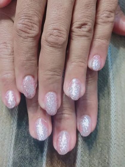 A simple yet very sparkly look. These nails are coated in a fine pinkish-silver glitter polish for a uniform, shimmering finish.