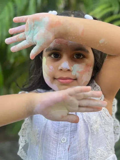 Showing off her colourful hands after playing with my natural Holi powders. It's all about having fun without worrying about harsh chemicals.
