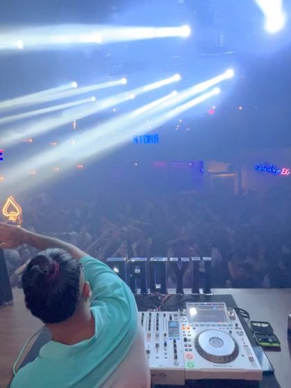 Reaching out to the crowd at Hydra.