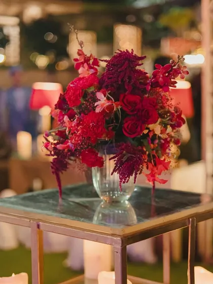 A close-up of a floral arrangement in shades of red, adding passion and drama to the decor.