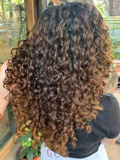 Another view of this magical curly transformation. The non-bleach color adds so much depth and dimension.