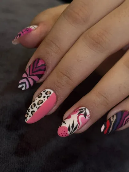 A walk on the wild side. This set features a mix of hand-painted animal prints, including leopard and zebra, combined with tropical leaves for a bold, eclectic look.