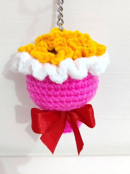 My most popular item, the mini bouquet keychain. I create these in various flower types like roses and sunflowers, and in a wide range of color combinations.