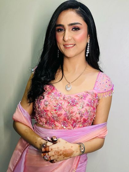 Another angle of this beautiful Roka look, showing how the makeup makes her smile even brighter. It’s all about feeling confident and happy.