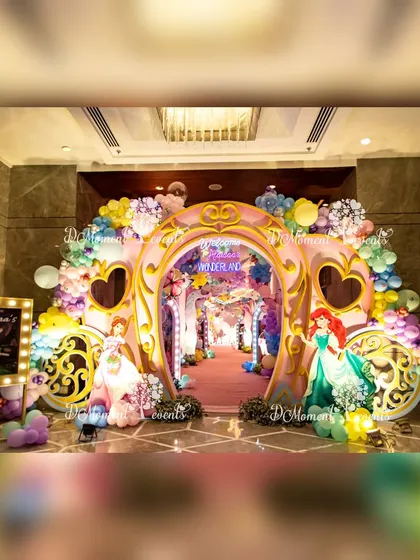 I make fairytale entrances a reality. This breathtaking princess carriage archway, adorned with pastel balloons and beloved character cutouts, welcomes guests into a magical wonderland, setting the stage for a royal celebration from the very first step.