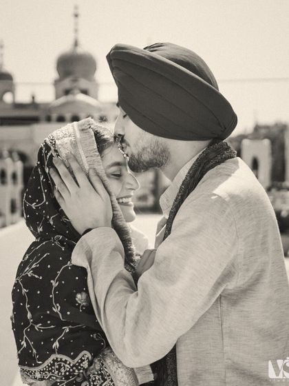 A quiet moment of blessing and love amidst the sacred atmosphere of the Gurudwara. This tender forehead kiss captures the pure, unspoken connection between Gurjot and Mrityunjay, a black and white photo that feels eternal.