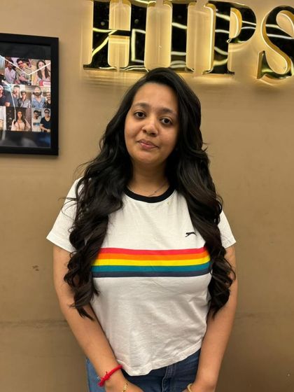 A frontal view of a client with her beautifully styled curls, a look that is full of volume and life.