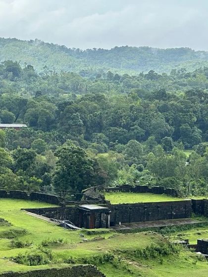 The lush green expanse of Nagara Fort, a perfect spot to relax and learn about history.