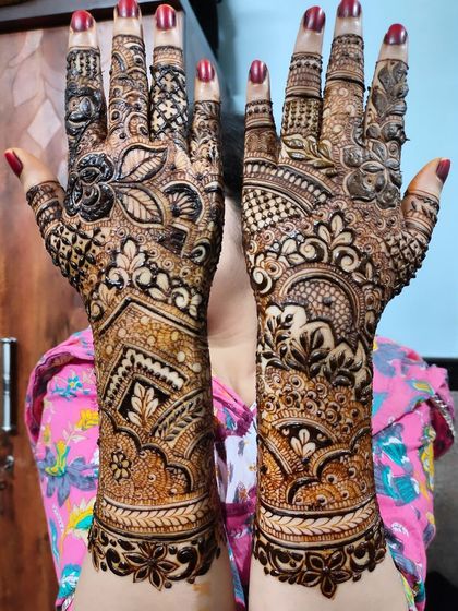 Hajira Mehendi Artist - Mehndi Artist Services Intricate Bridal & Sangeet Designs photo 37