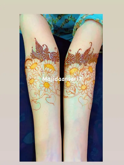 A unique design with daisy-like flowers and delicate hearts on the arms.